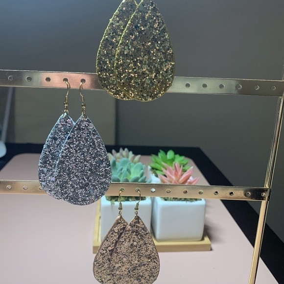 Jewelry - SALE💚 any 3 for $18 💚
 Gold and Silver Glitter Teardrop Earring